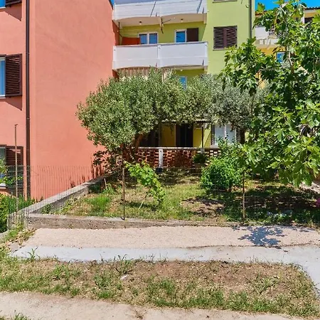 Apartament Dairos2 *