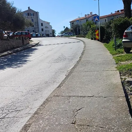 Appartement Dairos2 *